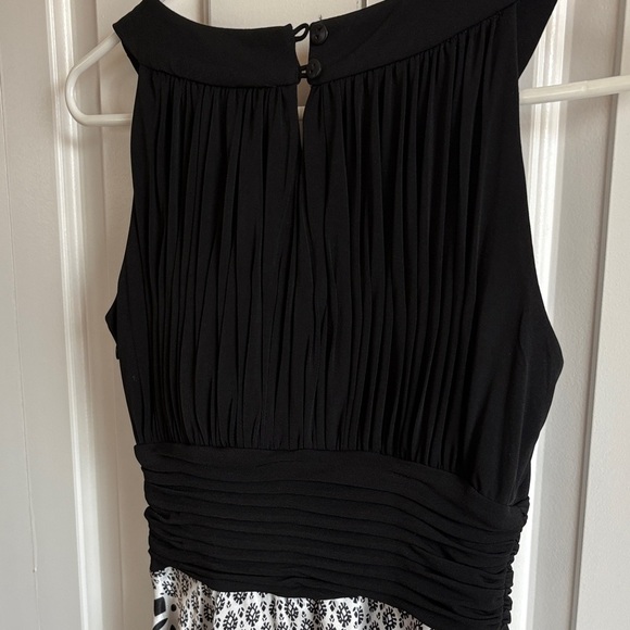 Melrose Elegant Black and White Patterned Dress - Picture 6 of 8